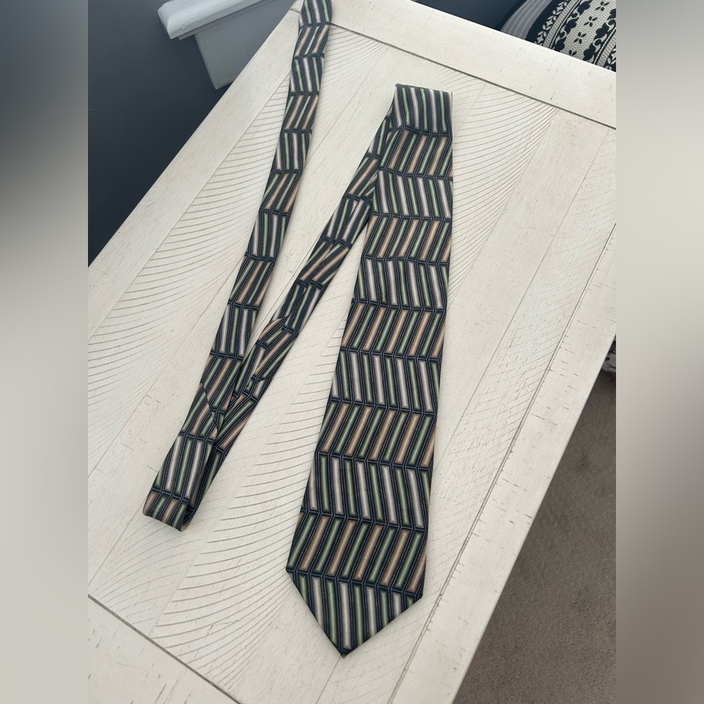 Neck tie